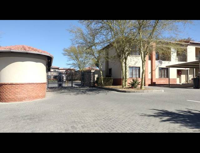 2 BEDROOM TOWNHOUSE FOR SALE IN NOORDWYK